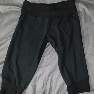 Fabletics black fold over capris